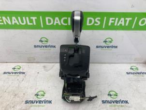 Begagnade Växelspak Renault Kadjar (RFEH) 1.3 TCE 160 FAP 16V Pris € 130,00 Marginaltabell erbjuds av Snuverink Autodemontage