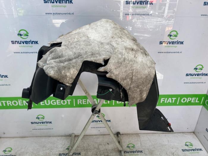 Isolering, hjulhus från en Peugeot 2008 (UD/UK/UR/US/UX) 1.2 VTi 12V PureTech 130 2021