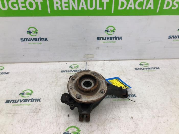 Spindel, vänster fram från en Peugeot 2008 (UD/UK/UR/US/UX) 1.2 VTi 12V PureTech 130 2022