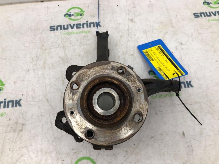 Spindel, vänster fram från en Peugeot 2008 (UD/UK/UR/US/UX) 1.2 VTi 12V PureTech 130 2022