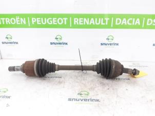 Gebruikte Aandrijfas links-voor Renault Trafic (1FL/2FL/3FL/4FL) 1.6 dCi 115 Prijs € 90,75 Inclusief btw aangeboden door Snuverink Autodemontage