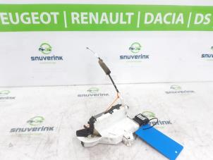 Begagnade Låsmekanism, bakdörr, minibuss/van Peugeot Partner (GC/GF/GG/GJ/GK) 1.6 HDI 90 Pris € 60,50 Inklusive moms erbjuds av Snuverink Autodemontage