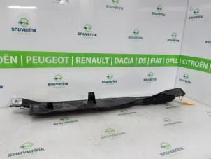 Używane Parawan Renault Kadjar (RFEH) 1.3 TCE 140 FAP 16V Cena € 54,00 Procedura marży oferowane przez Snuverink Autodemontage