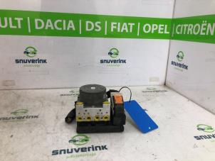 Używane Pompa ABS Peugeot 208 II (UB/UH/UP) 1.2 Vti 12V PureTech 100 Cena € 193,58 Z VAT oferowane przez Snuverink Autodemontage