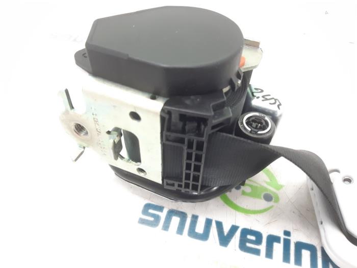 Veiligheidsgordel rechts-voor van een Peugeot 208 I (CA/CC/CK/CL) 1.2 Vti 12V PureTech 82 2014