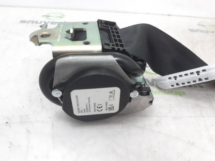 Veiligheidsgordel rechts-voor van een Peugeot 208 I (CA/CC/CK/CL) 1.2 Vti 12V PureTech 82 2014