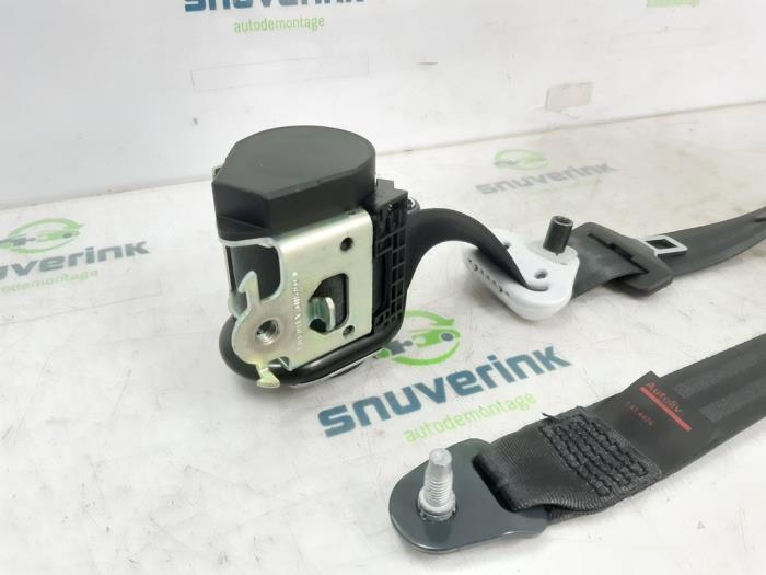 Veiligheidsgordel rechts-voor van een Peugeot 208 I (CA/CC/CK/CL) 1.2 Vti 12V PureTech 82 2014