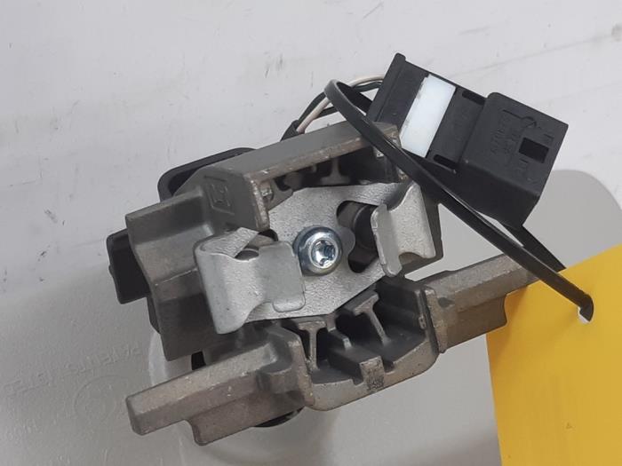 Backspegel från en Renault Captur (2R) 0.9 Energy TCE 12V 2018