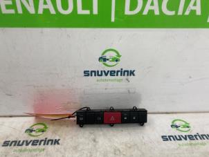 Gebruikte Paniekverlichtings Schakelaar Citroen Jumper (U9) 2.2 HDi 130 Prijs € 38,12 Inclusief btw aangeboden door Snuverink Autodemontage