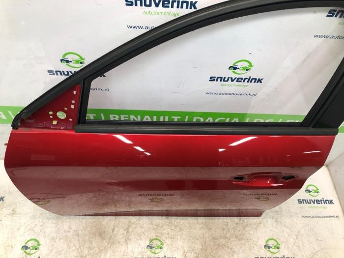 Dörr, 4-dörrars, vänster fram från en Peugeot 208 II (UB/UH/UP) 1.2 Vti 12V PureTech 100 2020