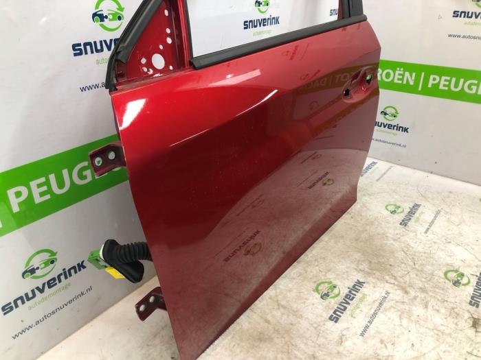 Dörr, 4-dörrars, vänster fram från en Peugeot 208 II (UB/UH/UP) 1.2 Vti 12V PureTech 100 2020