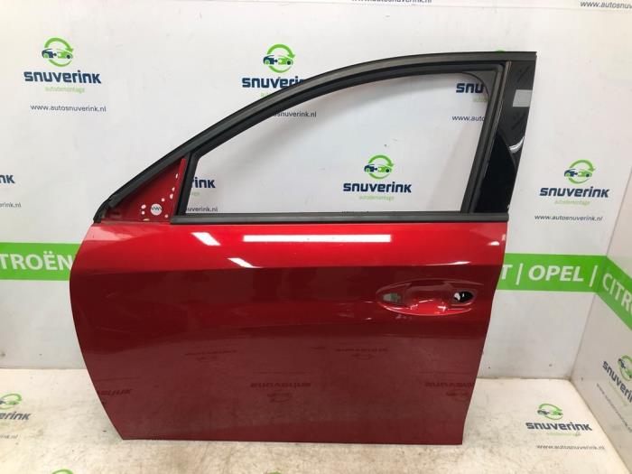 Dörr, 4-dörrars, vänster fram från en Peugeot 208 II (UB/UH/UP) 1.2 Vti 12V PureTech 100 2020