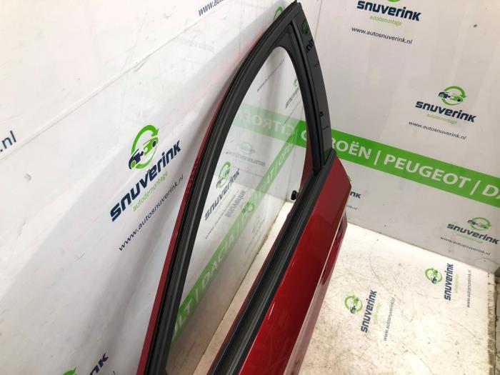 Dörr, 4-dörrars, vänster fram från en Peugeot 208 II (UB/UH/UP) 1.2 Vti 12V PureTech 100 2020