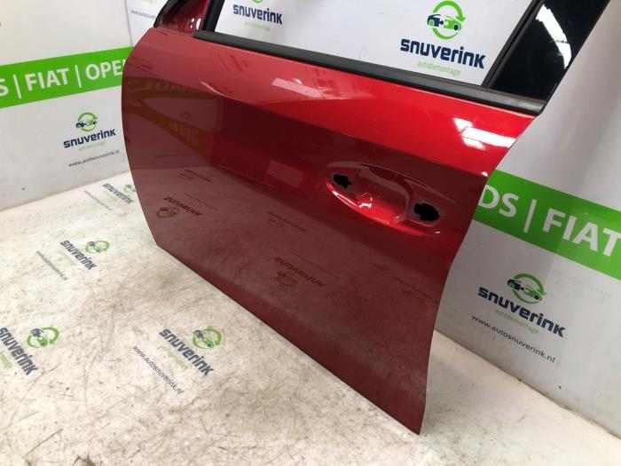 Dörr, 4-dörrars, vänster fram från en Peugeot 208 II (UB/UH/UP) 1.2 Vti 12V PureTech 100 2020