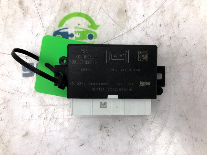 PDC-modul från en Opel Corsa F (UB/UH/UP) 1.2 Turbo 12V 100 2021