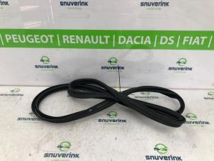 Gebruikte Achterkleprubber Renault Clio V (RJAB) 1.0 TCe 100 12V Bi-Fuel Prijs € 48,40 Inclusief btw aangeboden door Snuverink Autodemontage
