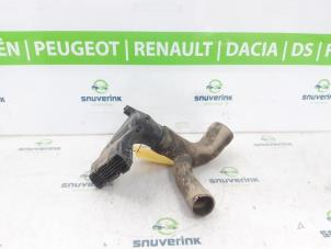 Begagnade Luftintagsslang Renault Twingo II (CN) 1.6 16V RS Pris € 64,98 Marginaltabell erbjuds av Snuverink Autodemontage