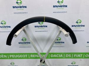 Gebruikte Spatbordverbreder Renault Captur (2R) 1.3 TCE 150 16V Prijs € 40,00 Margeregeling aangeboden door Snuverink Autodemontage