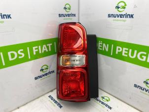 Gebruikte Achterlicht links Opel Vivaro Prijs € 100,00 Margeregeling aangeboden door Snuverink Autodemontage