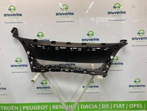 Begagnade Främre stötfångare, mittenkomponent Peugeot 3008 Pris € 108,90 Inklusive moms erbjuds av Snuverink Autodemontage