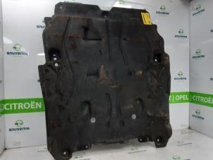 Gebruikte Beschermplaat bodem Renault Kangoo Express (RFK) 1.5 Blue dCi 75 Prijs € 139,15 Inclusief btw aangeboden door Snuverink Autodemontage