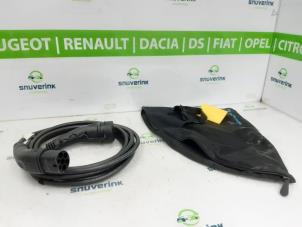 Begagnade Laddkabel, elbil Renault Zoé (AG) R90 Pris € 90,00 Marginaltabell erbjuds av Snuverink Autodemontage