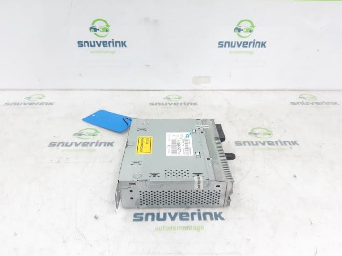 Radio från en Peugeot 508 (8D) 2.0 Hybrid4 16V 2012