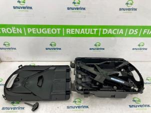 Gebruikte Krik Opel Vivaro 1.6 CDTi BiTurbo 125 Prijs € 90,75 Inclusief btw aangeboden door Snuverink Autodemontage