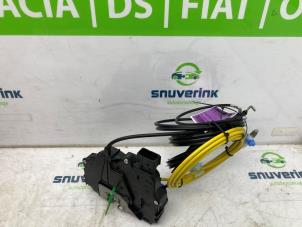 Begagnade Låsmekanism, skjutdörr, höger Fiat Ducato (250) 2.2 D 140 Multijet 3 Pris € 151,25 Inklusive moms erbjuds av Snuverink Autodemontage