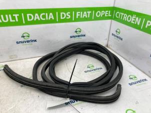 Begagnade Dörrtätning, 4-dörrars, höger bak Peugeot Boxer (U9) 2.0 BlueHDi 130 Pris € 66,55 Inklusive moms erbjuds av Snuverink Autodemontage