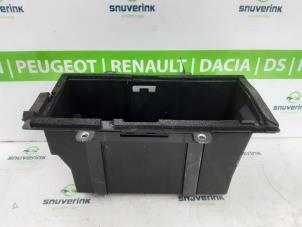 Begagnade Batterilåda Fiat Ducato (250) 2.2 D 140 Multijet 3 Pris € 151,25 Inklusive moms erbjuds av Snuverink Autodemontage