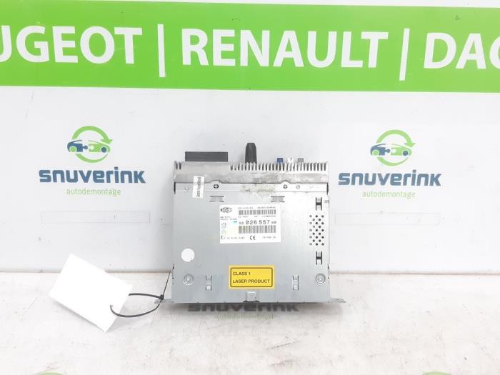 Radio från en Peugeot 508 (8D) 2.0 Hybrid4 16V 2012