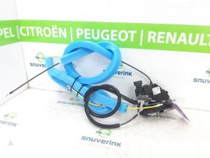 Begagnade Låsmekanism, skjutdörr, höger Fiat Ducato (250) 2.2 D 120 Multijet 3 Pris € 139,15 Inklusive moms erbjuds av Snuverink Autodemontage