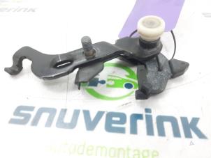 Begagnade Rullskena, skjutdörr, höger Fiat Ducato (250) 2.2 D 140 Multijet 3 Pris € 48,40 Inklusive moms erbjuds av Snuverink Autodemontage