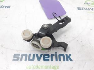 Begagnade Rullskena, skjutdörr, höger Fiat Ducato (250) 2.2 D 140 Multijet 3 Pris € 72,60 Inklusive moms erbjuds av Snuverink Autodemontage