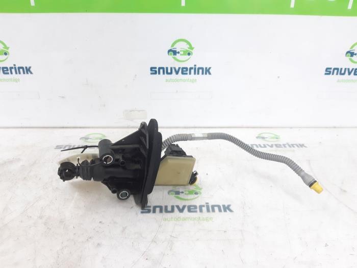 Kopplingshuvudcylinder från en Renault Megane IV Estate (RFBK) 1.2 Energy TCE 130 2017