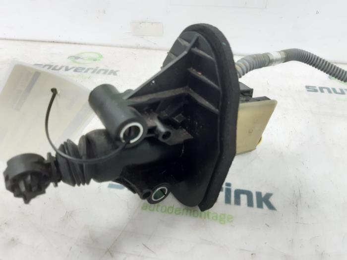 Kopplingshuvudcylinder från en Renault Megane IV Estate (RFBK) 1.2 Energy TCE 130 2017