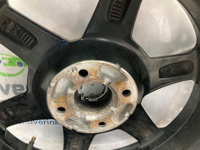 Hjul från en Renault Twingo III (AH) 1.0 SCe 70 12V 2017