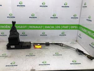 Gebruikte Versnellingspook Citroen C4 Picasso (3D/3E) 1.2 12V PureTech 130 Prijs € 175,00 Margeregeling aangeboden door Snuverink Autodemontage