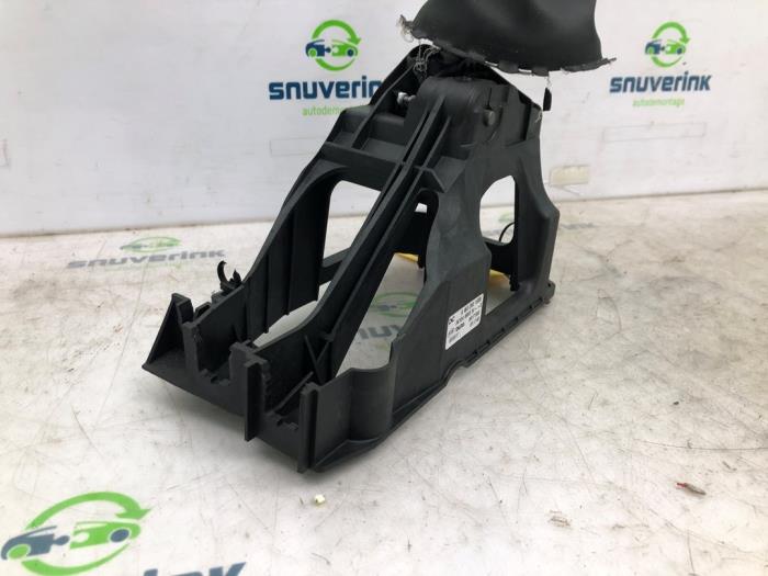 Växelspak från en Renault Twingo III (AH) 1.0 SCe 70 12V 2017