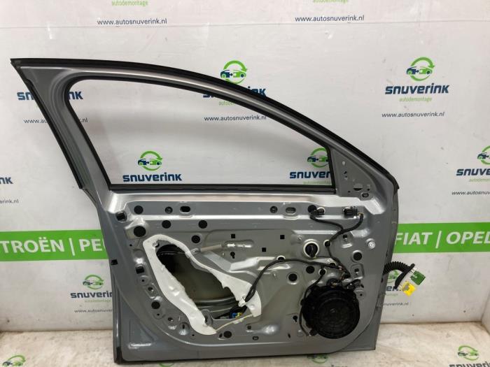Dörr, 4-dörrars, vänster fram från en Peugeot 208 II (UB/UH/UP) 1.2 Vti 12V PureTech 130 2020
