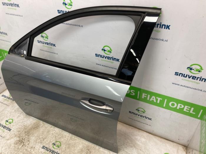 Dörr, 4-dörrars, vänster fram från en Peugeot 208 II (UB/UH/UP) 1.2 Vti 12V PureTech 130 2020