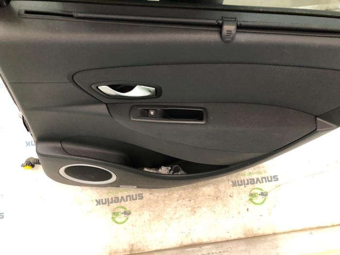 Portier 4Deurs rechts-achter van een Renault Scénic III (JZ) 1.6 16V 2010