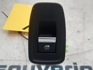 Begagnade Brytare, eldrivna fönster Renault Symbioz (RJB) 1.6 E-Tech Full Hybrid 145 Pris € 36,30 Inklusive moms erbjuds av Snuverink Autodemontage