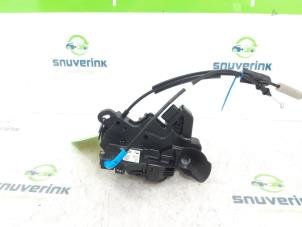 Używane Mechanizm blokady drzwi lewych przednich wersja 4-drzwiowa Peugeot 308 SW (F4/FC/FN/FR) 1.2 PureTech Hybrid 136 Cena € 121,00 Z VAT oferowane przez Snuverink Autodemontage