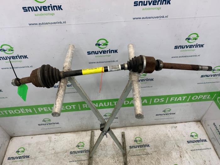 Drivaxel, höger fram från en Opel Grandland (X) 1.2 Turbo 12V 2018