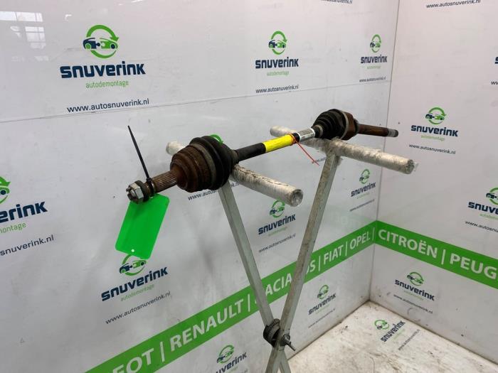 Drivaxel, höger fram från en Opel Grandland (X) 1.2 Turbo 12V 2018