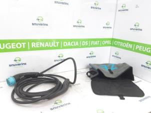 Begagnade Laddkabel, elbil Renault Zoé (AG) R90 Pris € 90,00 Marginaltabell erbjuds av Snuverink Autodemontage