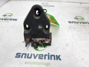 Begagnade Låsmekanism, bakdörr, minibuss/van Renault Trafic (1FL/2FL/3FL/4FL) 2.0 dCi 16V 170 Pris € 84,70 Inklusive moms erbjuds av Snuverink Autodemontage