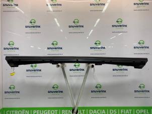 Gebruikte Paravent Renault Trafic (1FL/2FL/3FL/4FL) 2.0 dCi 16V 170 Prijs € 72,60 Inclusief btw aangeboden door Snuverink Autodemontage